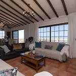 Villa Una Villa *