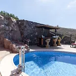 Villa Una Villa *