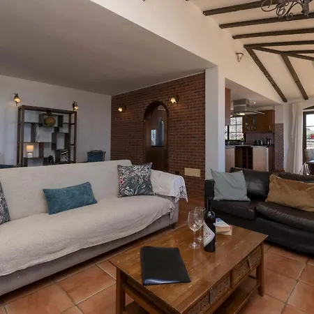 Villa Una أذيخي